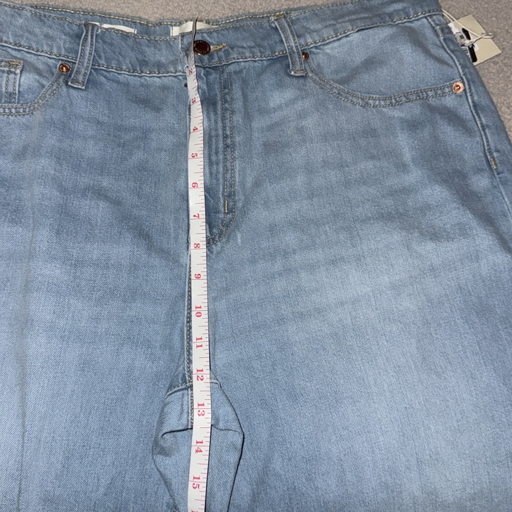 Universal Thread Women's Mid-Rise Boyfriend Jeans Light Wash - Picture 5 of 6